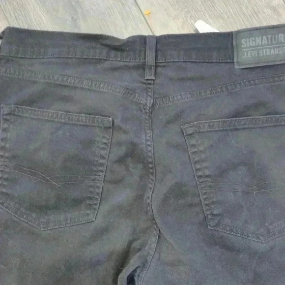 Levi's - Picture 3 of 4